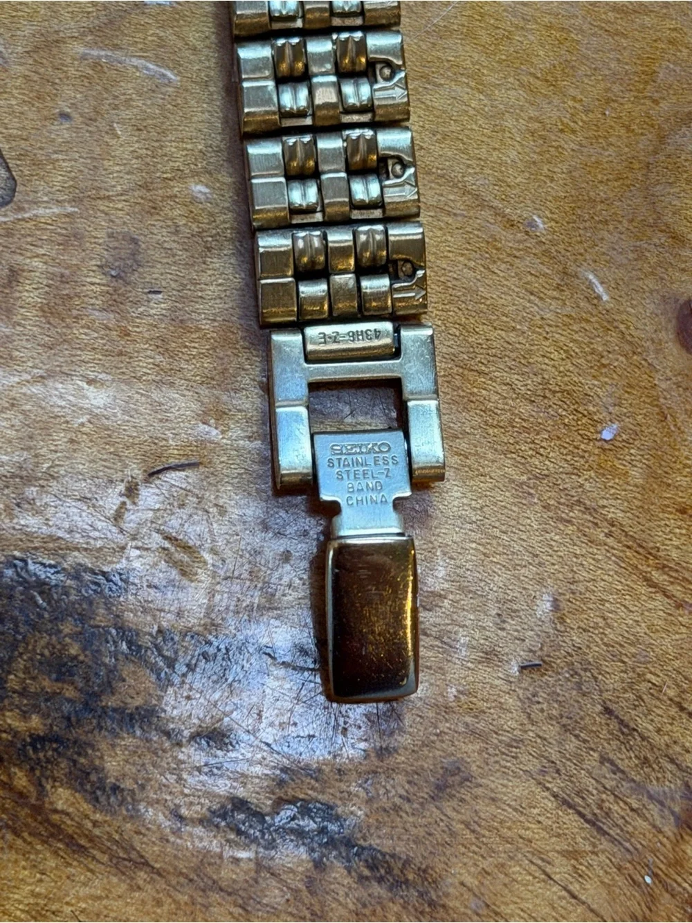 Vintage Seiko Gold-Tone Ladies 24mm Watch White Arabic Dial Date 7N82-0228 1997